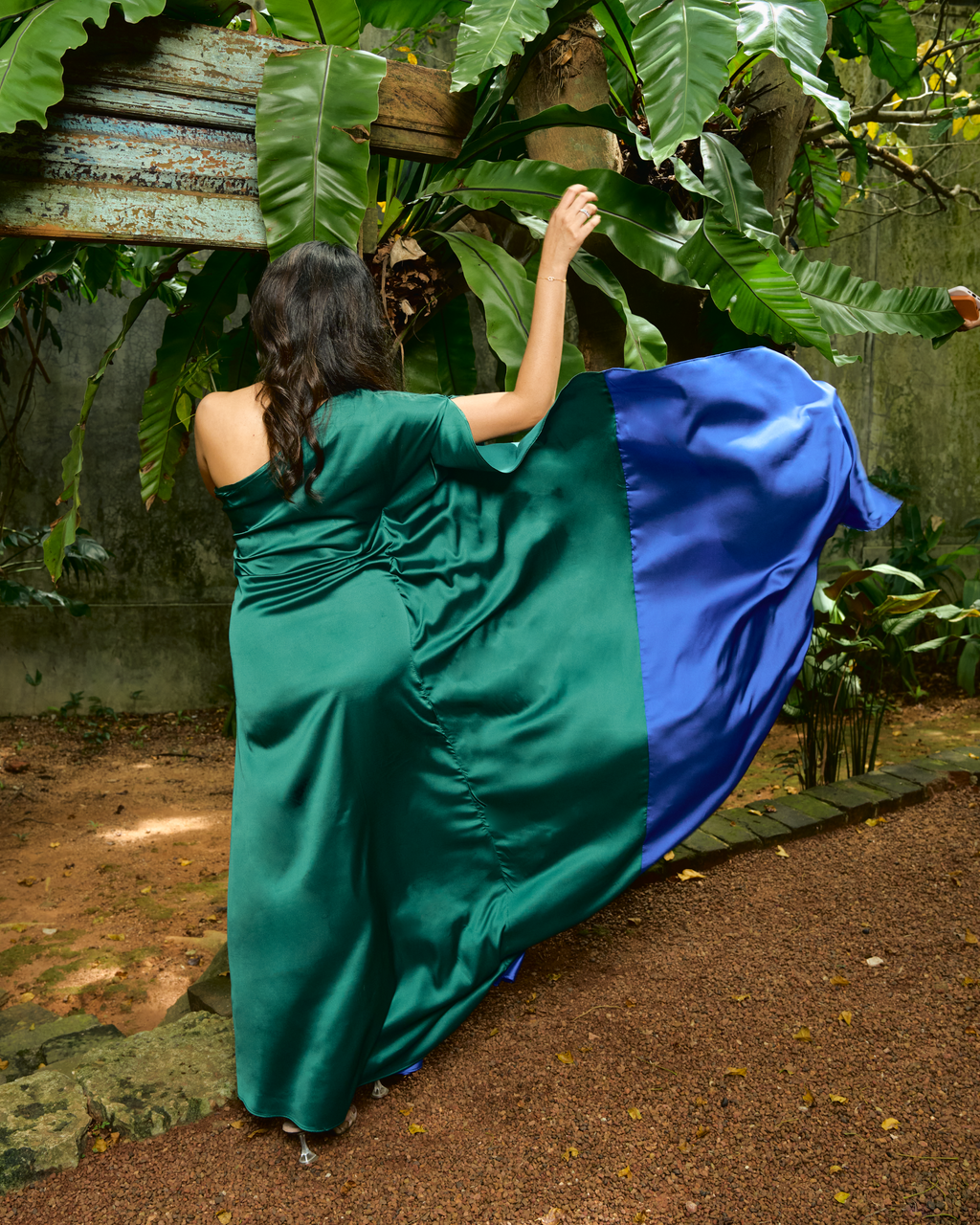 SŪTRA SUNDOWN CAPE MAXI DRESS GREEN - SUT005